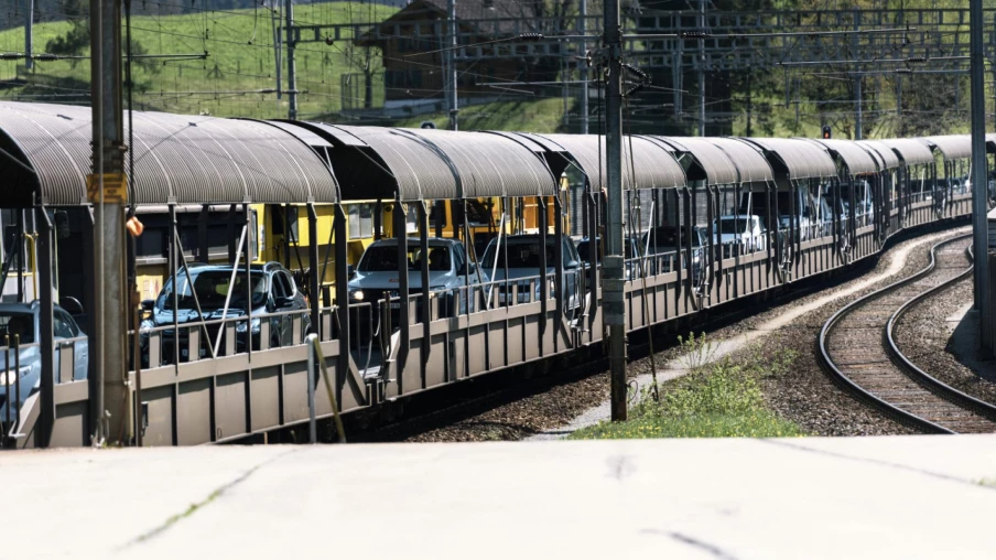 Valais: accès toujours perturbés mercredi, ligne Goppenstein coupée