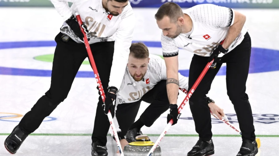 Curling : suissesses en demi-finales, Team Genève invaincus