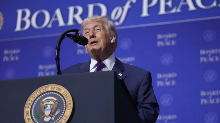 Trump réunit son conseil de paix pour Gaza, tensions avec l'Iran