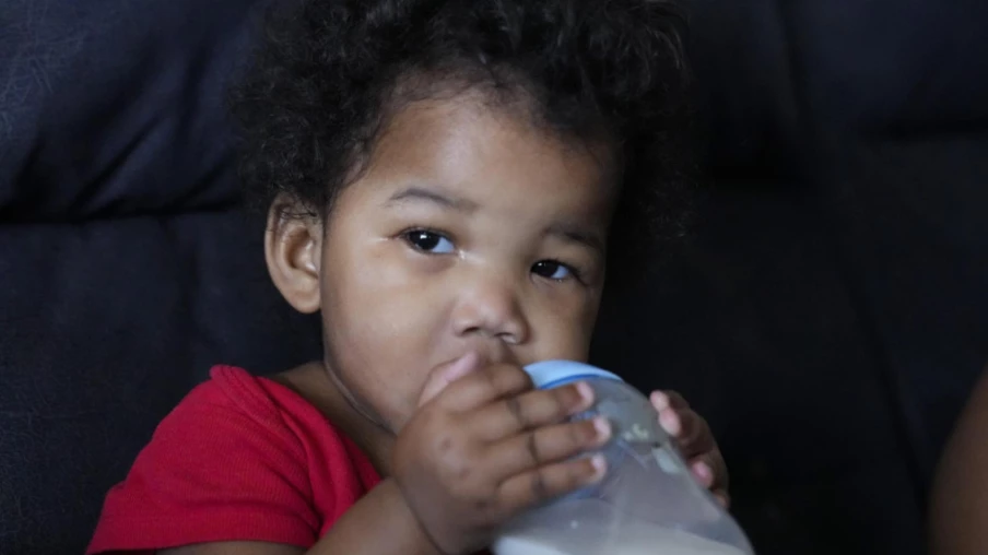 Danone 2025: bénéfice en baisse, ventes tirées par les volumes