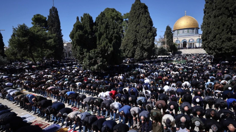 Ramadan à Jérusalem : 80 000 fidèles à l'esplanade Al-Aqsa