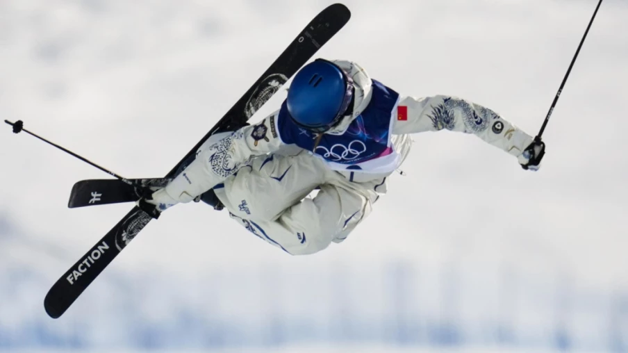 Eileen Gu conserve son titre en halfpipe aux JO 2026 à Livigno