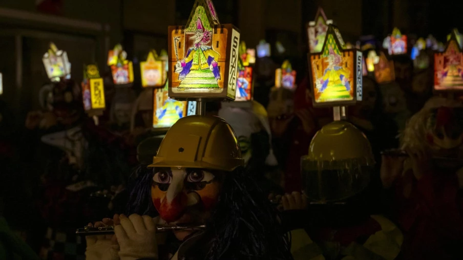 Début du carnaval de Bâle 2026: Morgenstreich aux lanternes satiriques