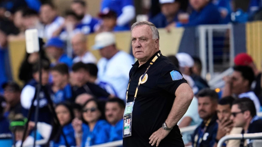 Dick Advocaat démissionne à Curaçao, Fred Rutten nommé