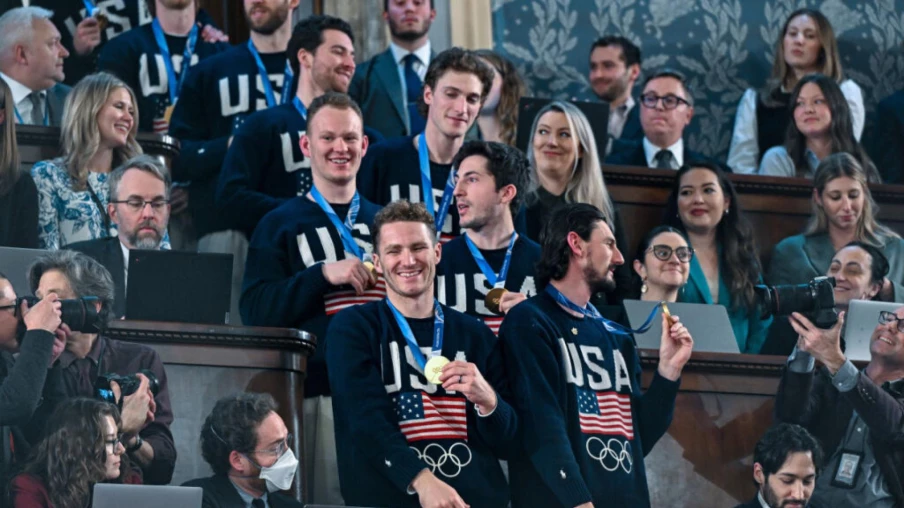 Champions olympiques de hockey américains salués au discours de Trump