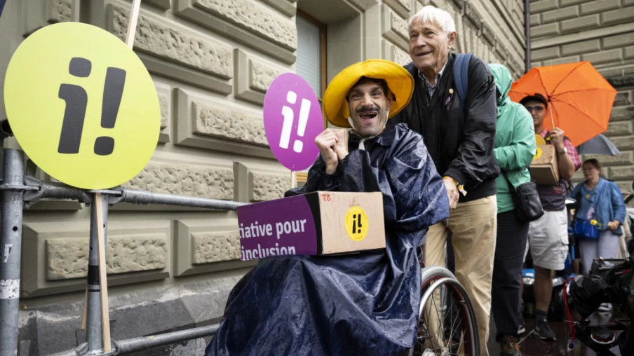 Inclusion: contre-projet retouché, élargi aux personnes handicapées