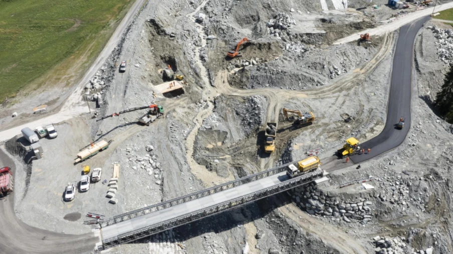 À Lourtier, le pont militaire provisoire de l'été a été démantelé