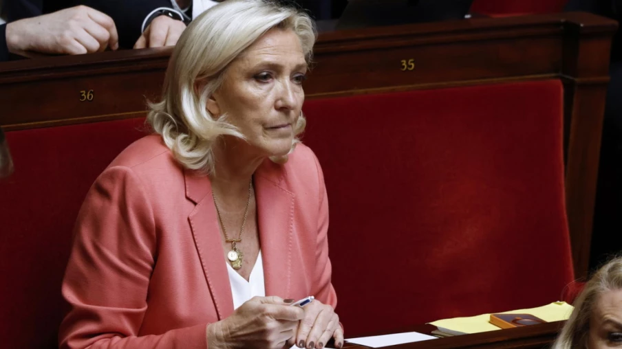 Présidentielle 2027 : Marine Le Pen renoncera si bracelet électronique