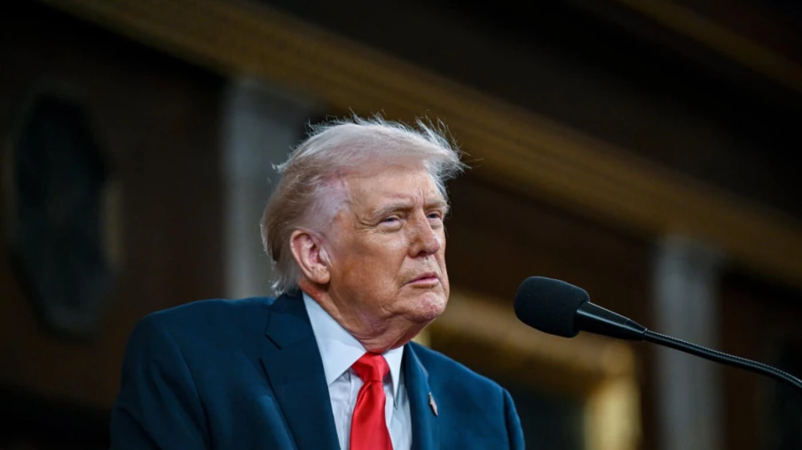 La justice réexaminera des fichiers Epstein mentionnant Trump