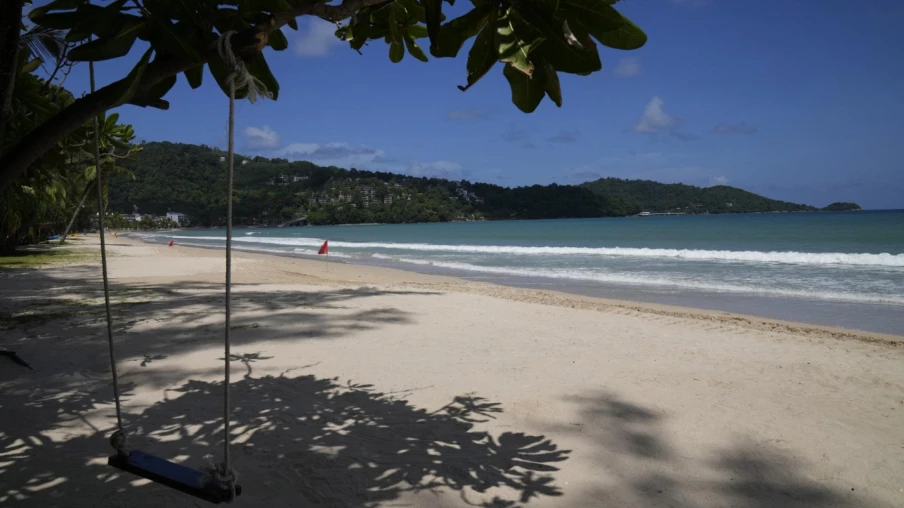 Thaïlande : plages de Phuket souillées par une marée noire