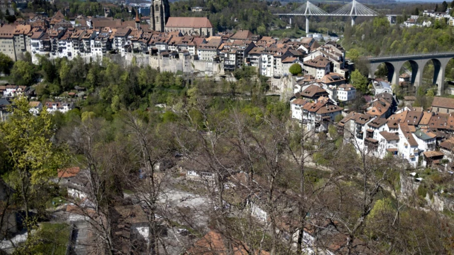 Fribourg lance une déchetterie mobile pour petits déchets