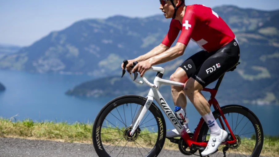 Stefan Küng: fracture du fémur gauche à l'Omloop, opération inévitable