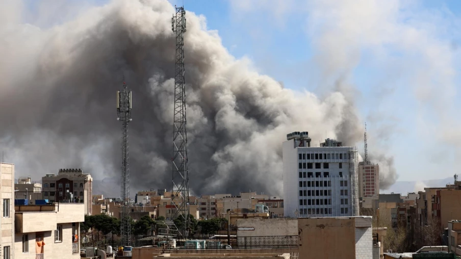 Frappes massives contre l'Iran : le conflit s'étend au Liban