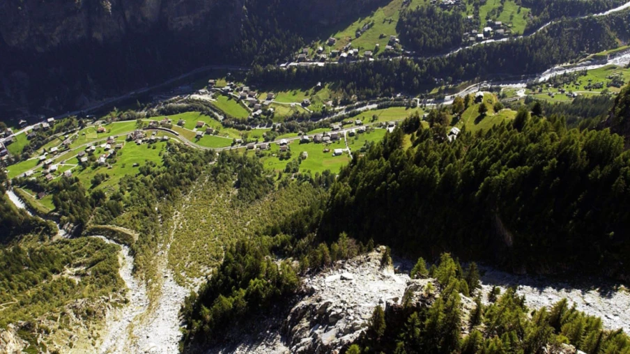 St-Nicolas (VS) : évacuation après chute de pierres