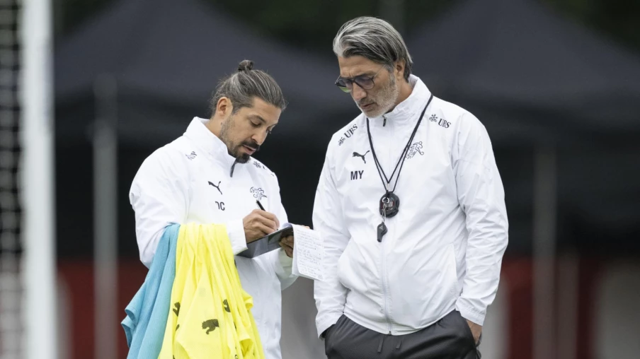 Murat Yakin offre un entraînement surprise aux jeunes du FC Lutry