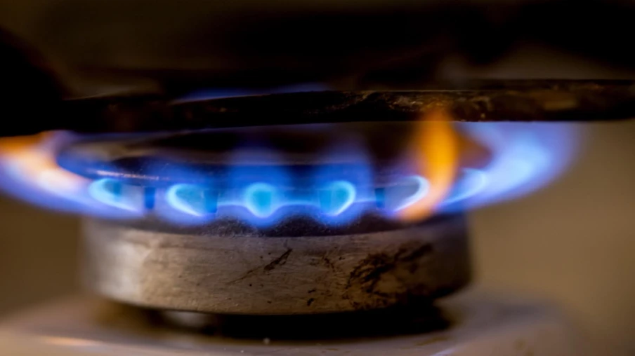 Pétrole en hausse, gaz temporise après paralysie du détroit d'Ormuz