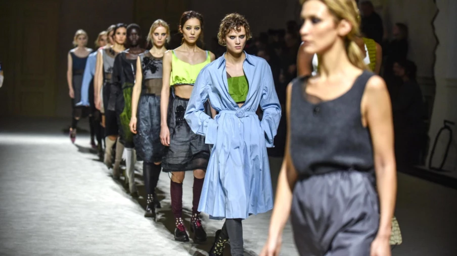 Prada résiste en 2025: ventes et bénéfices en hausse grâce à Miu Miu