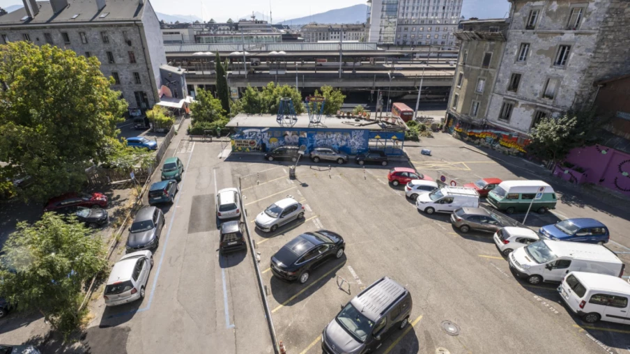 Genève: début de rénovation des immeubles des Grottes, œuvre démontée