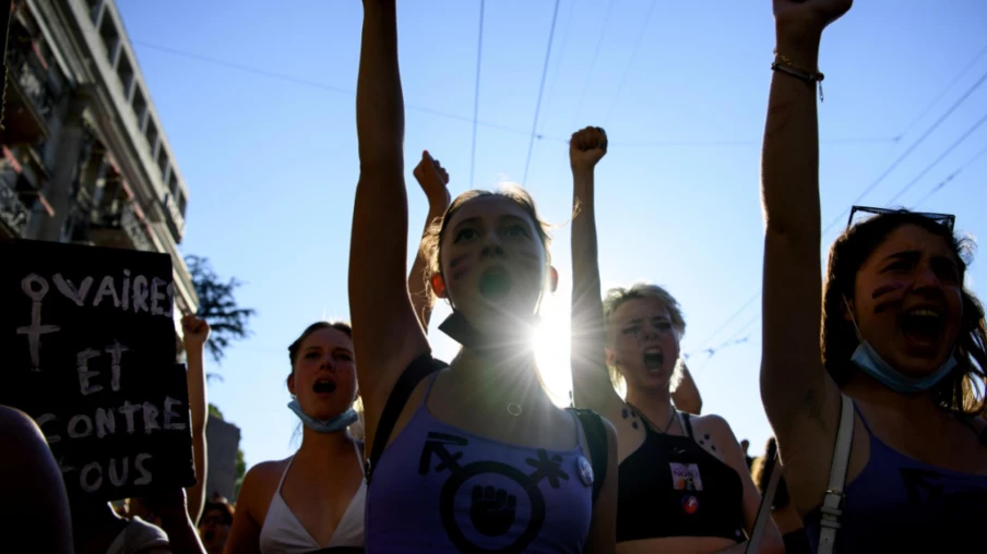 Avant le G7, 260 ONG appellent à protéger les droits des femmes