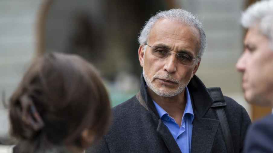 Tariq Ramadan jugé par défaut pour viols à Paris, mandat d'arrêt
