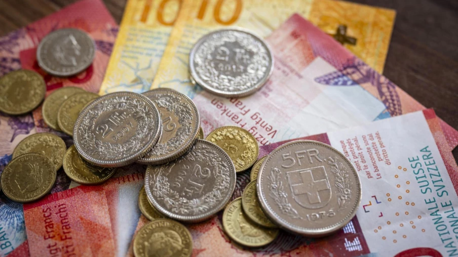 Argent liquide : peuple et cantons approuvent le contre-projet