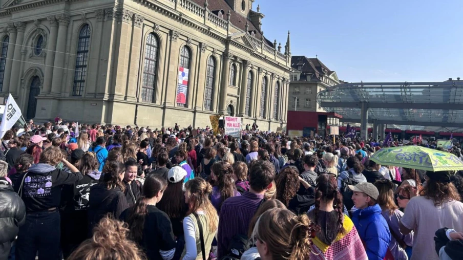 Femmes: plus de 1000 participants à Bâle et autant à Berne