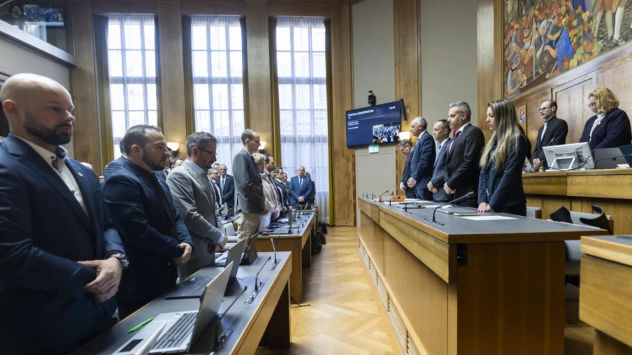 Minute de silence pour les victimes de l'incendie du Constellation