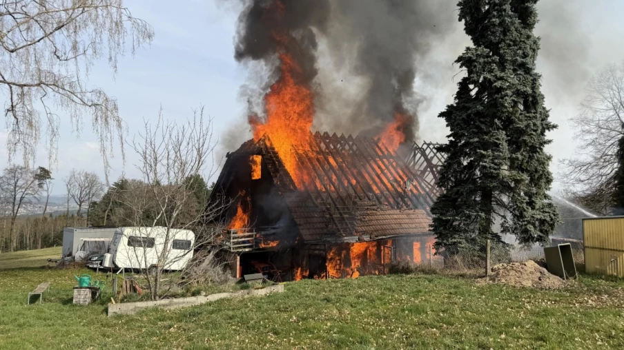 Schüpfen (BE) : incendie détruit ferme et étable, animaux disparus
