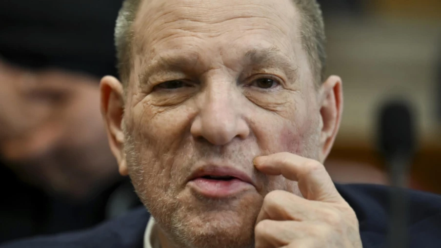 Harvey Weinstein décrit sa vie carcérale comme « un enfer » à Rikers