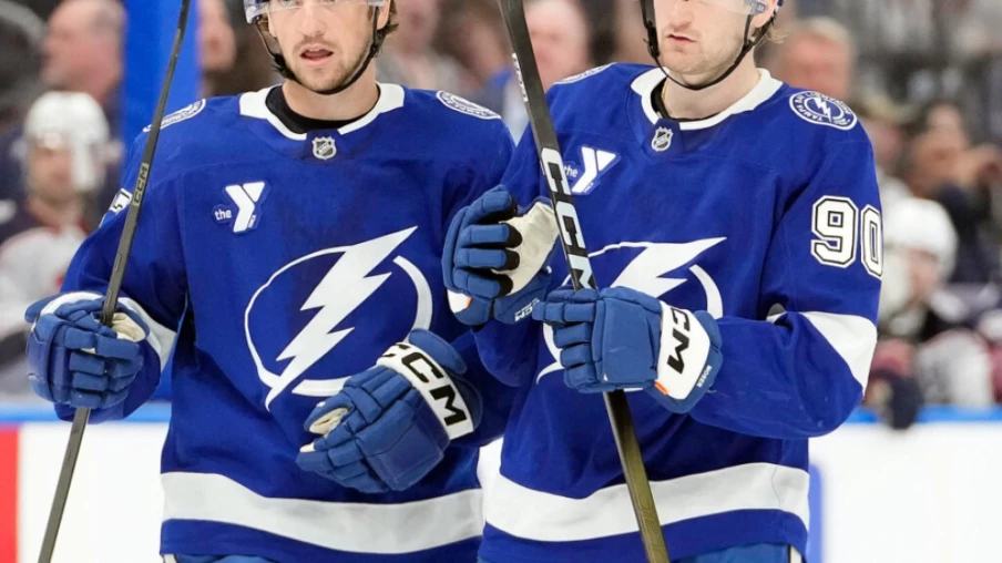 NHL: Janis Moser marque, Tampa Bay s'incline 5-2 contre Columbus