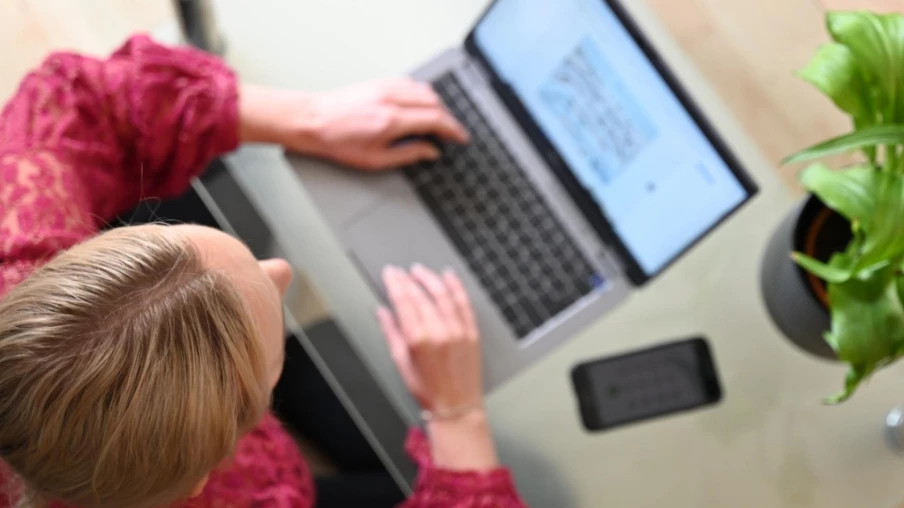 E-commerce en Suisse 2025 : croissance à 15,8 milliards de francs (+6%)