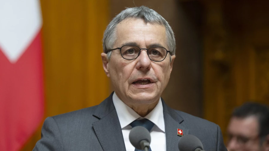 Sénateurs maintiennent un contre-projet pour la neutralité suisse