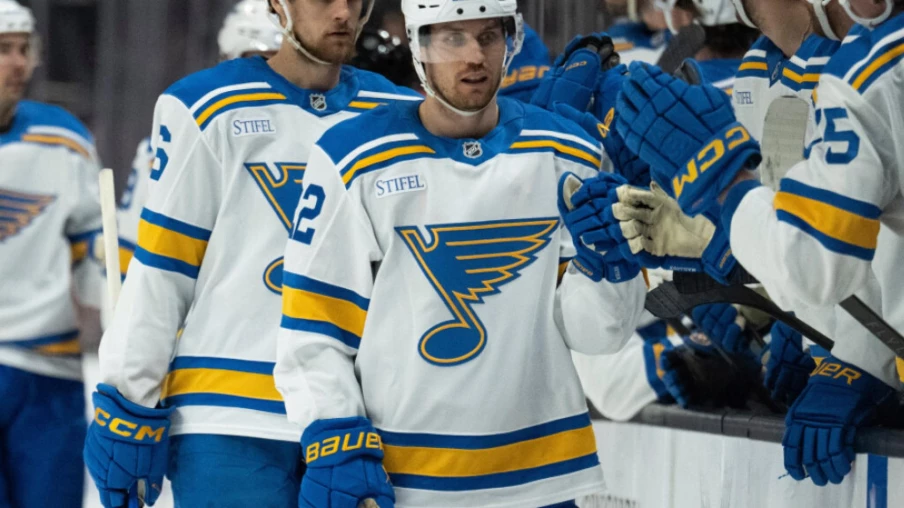 NHL : Pius Suter offre la victoire aux Blues en prolongation