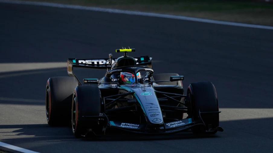 Kimi Antonelli signe sa première pole à Shanghai, le plus jeune en F1