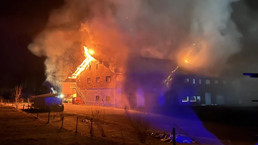 Incendie à Lauterbrunnen: bâtiment presque détruit, 100 pompiers