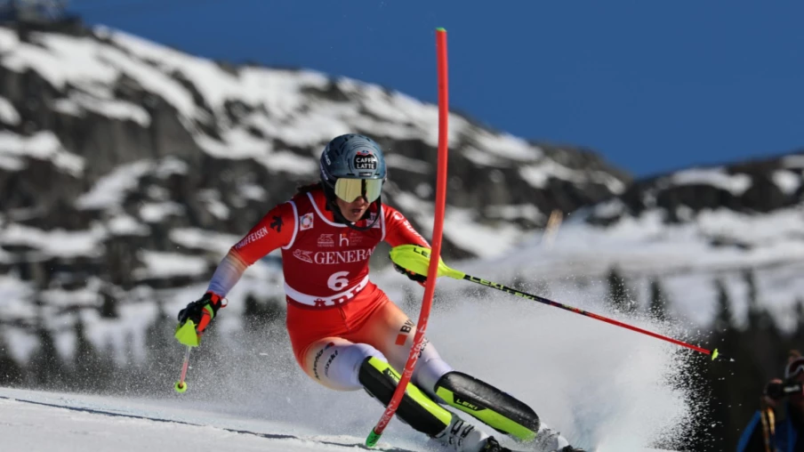 Mikaela Shiffrin en tête au slalom d'Are, Wendy Holdener à l'affût