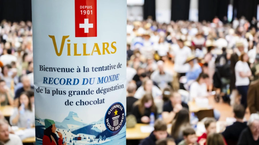 Villars bat record mondial de dégustation de chocolat à Fribourg
