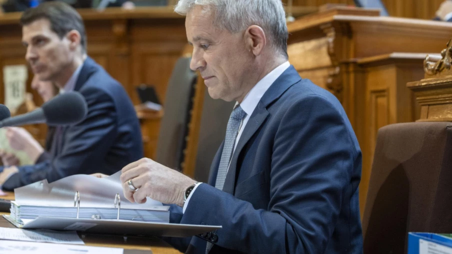 Le double nom de famille rétabli: le Conseil des États l'adopte