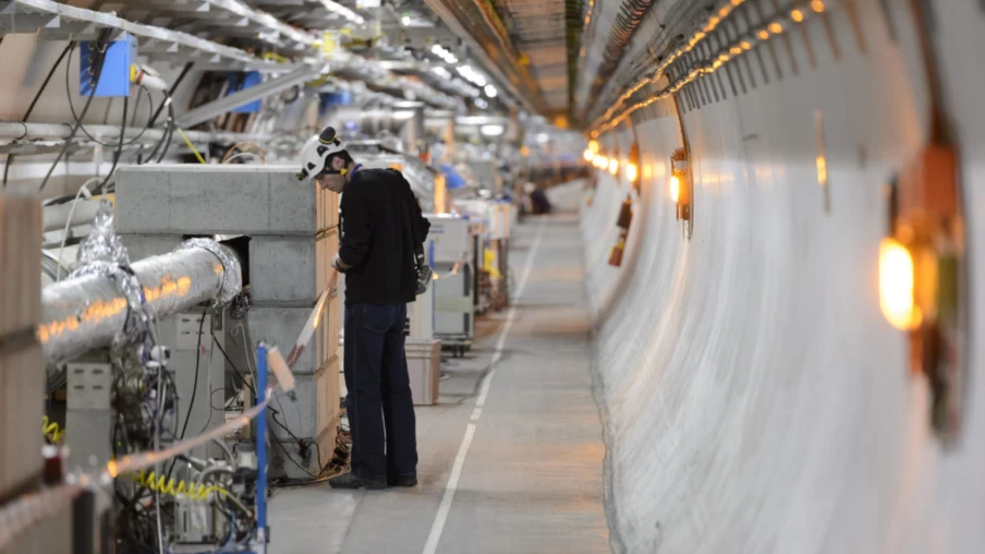 CERN : découverte d'un baryon similaire au proton à deux quarks charme