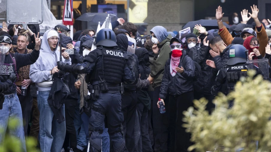 Parlement : manifestants paient les frais, gardes à vue prolongées