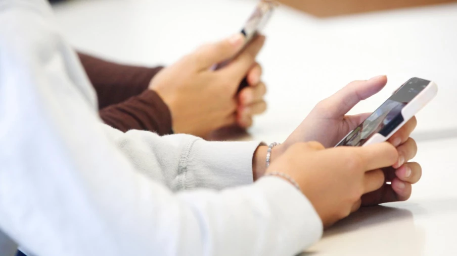 Parlement impose aux opérateurs de bloquer appels et arnaques