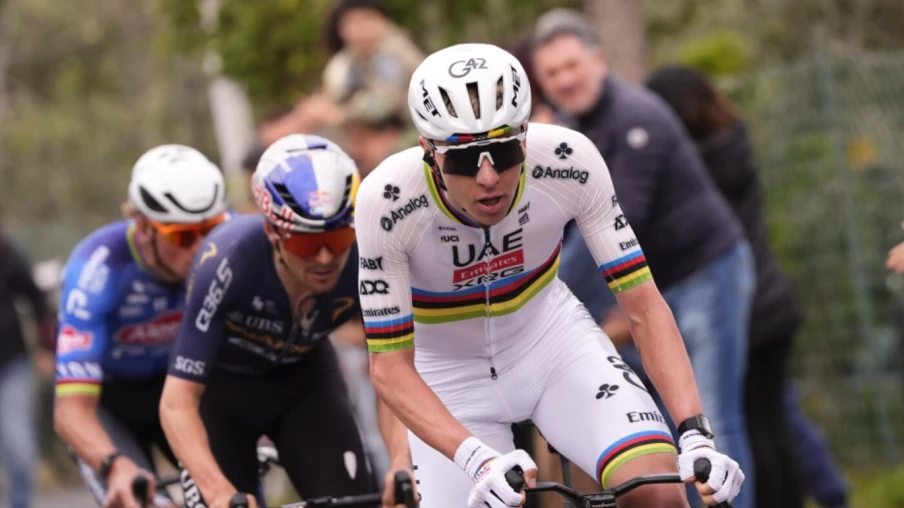 Milan-San Remo : Pogacar s'impose au sprint malgré une chute