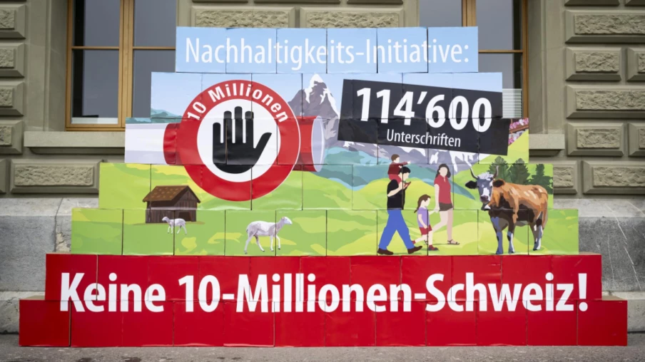 L'UDC en campagne pour son initiative "Pas de Suisse à 10 millions"