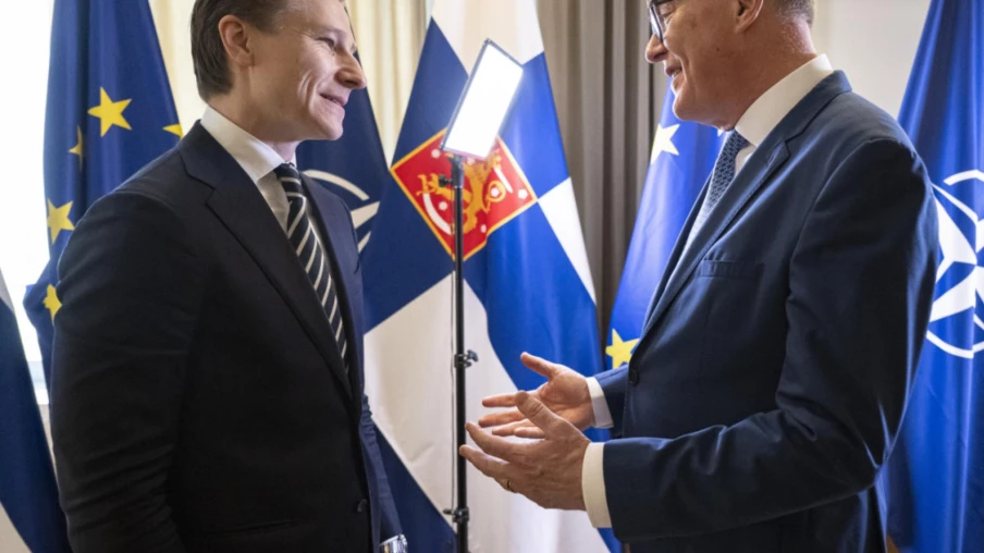 Martin Pfister impressionné par le réarmement rapide de la Finlande