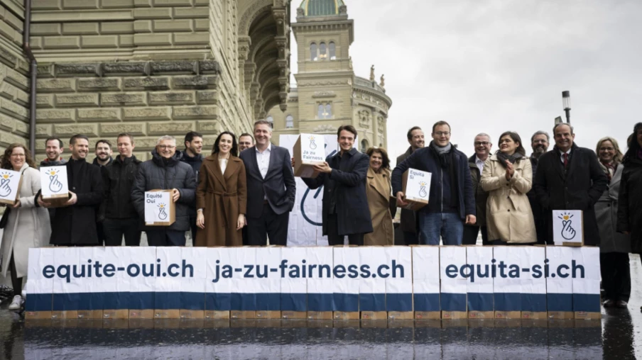 La commission rejette l'initiative du Centre sur l'imposition du mariage