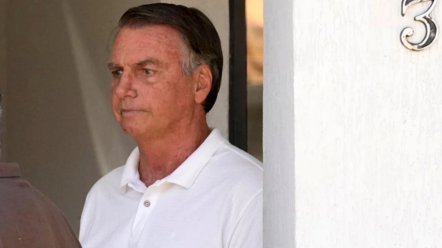 Bolsonaro autorisé en assignation à résidence humanitaire pour 90 jours