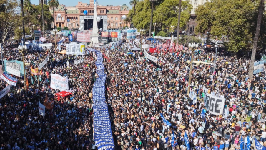 Rassemblement massif à Buenos Aires pour les 50 ans du coup d'État