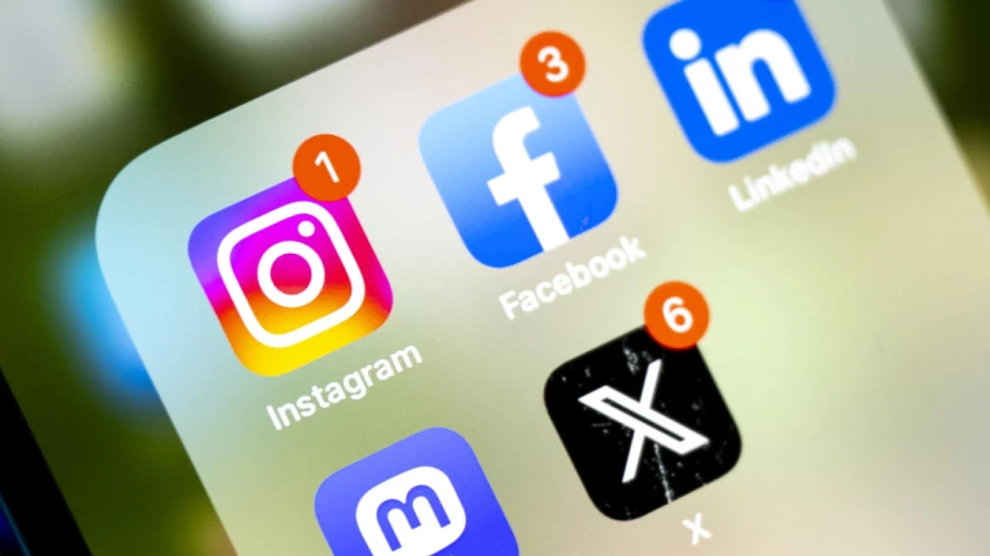 Royaume-Uni teste l'interdiction des réseaux sociaux pour les ados