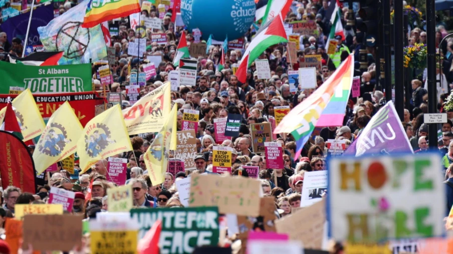 Londres : 50 000 manifestants contre l'extrême droite