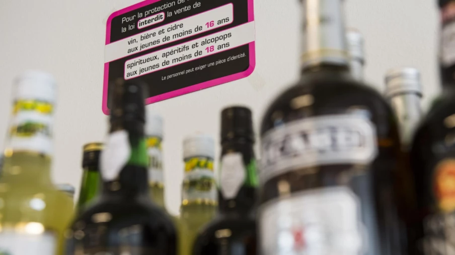 Neuchâtel : 35% des établissements vendent de l'alcool à des mineurs